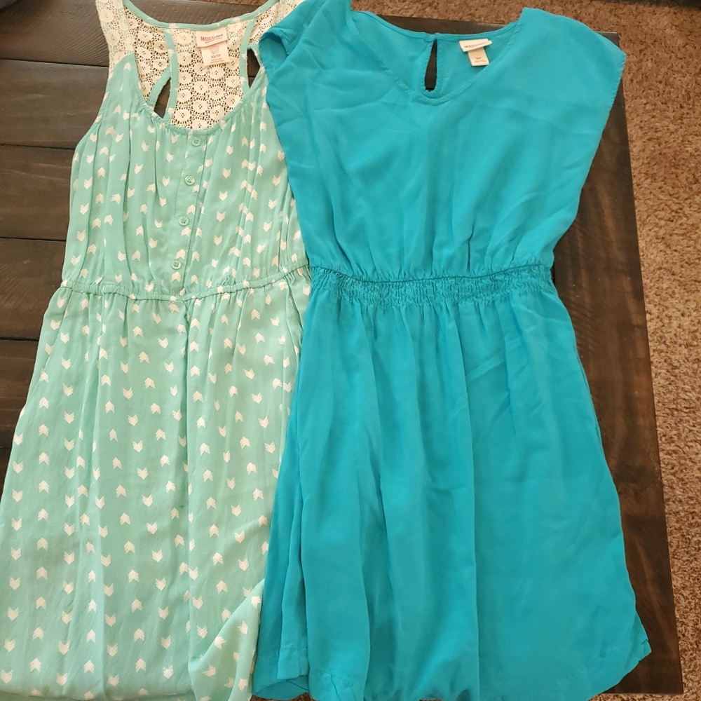 Set of 2 adorable light weight spring/summer dress